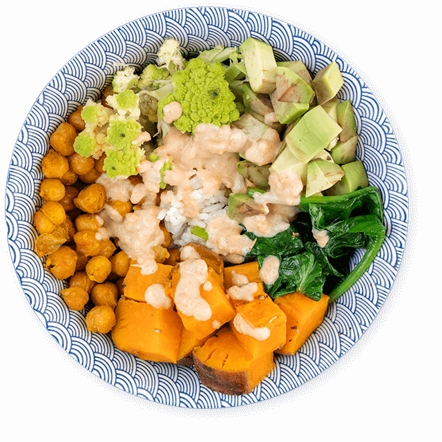 Buddha bowl ze słodkimi ziemniakami i ciecierzycą