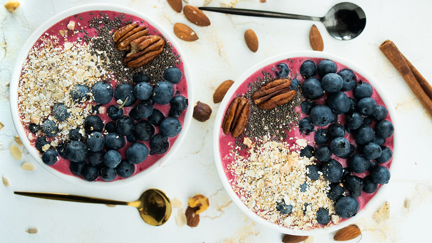 Smoothie bowl owoce leśne