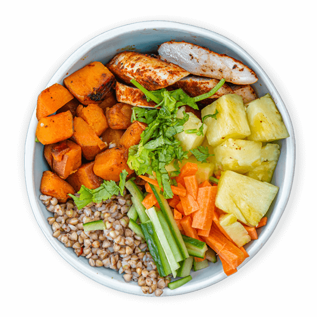 Buddha bowl z kurczakiem i ananasem