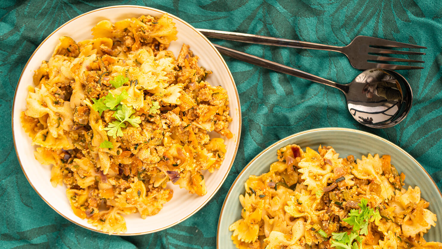 Makaron z tofu w sosie pomidorowym