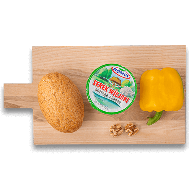 Serek wiejski, papryka, grahamka i orzechy