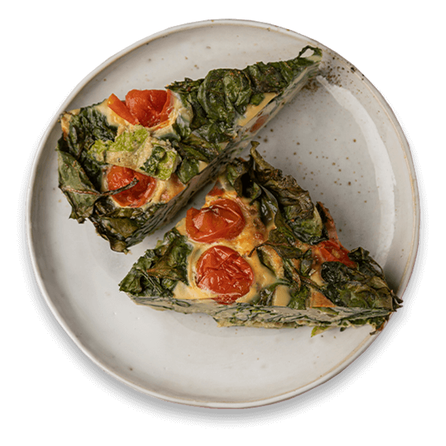 Wegetariański quiche ze szpinakiem i pomidorkami koktajlowymi