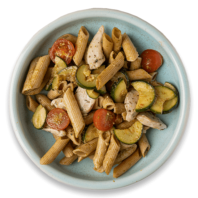 Penne z kurczakiem, pesto, cukinią i pomidorkami
