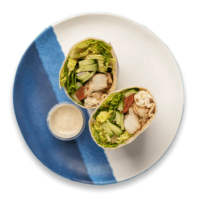 Tortilla z grillowanym schabem, warzywami i sosem jogurtowym