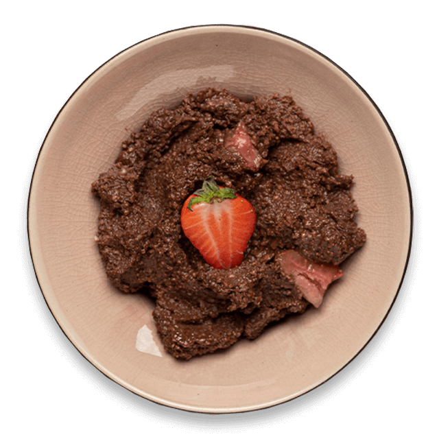 Pudding czekoladowy z truskawkami