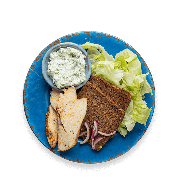 Kurczak z przyprawą gyros, z twarożkiem tzatziki i pieczywem