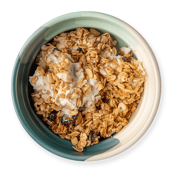 Jogurt naturalny z domową granolą, orzechami i żurawiną