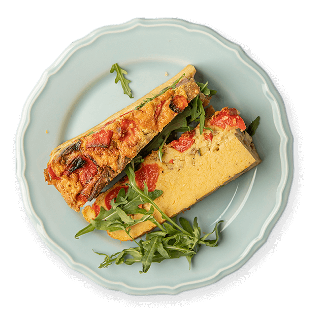 Omlet z cukinią, papryką, pieczarkami i rukolą