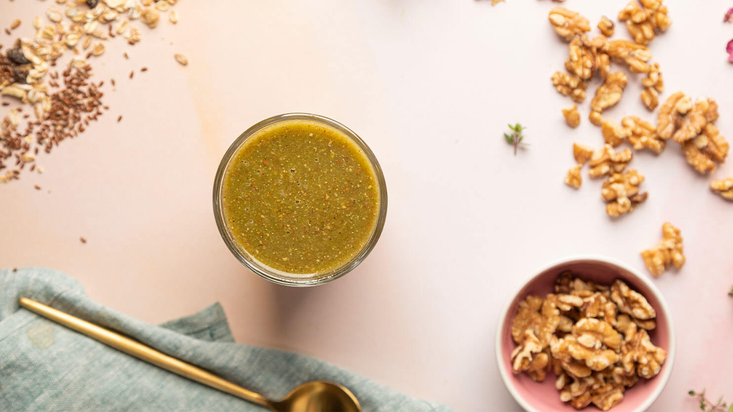 Zielone smoothie szpinak, kiwi, jabłko, pomarańcza