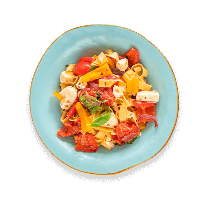 Makaron z pieczonymi warzywami i serem mozzarella