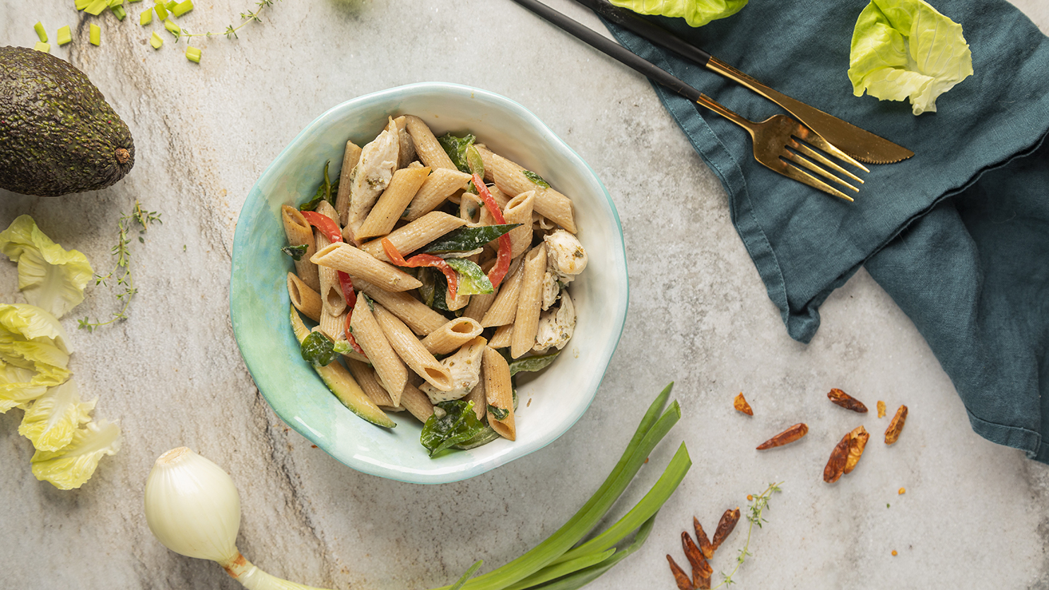 Makaron penne z ziołowym kurczakiem i cukinią