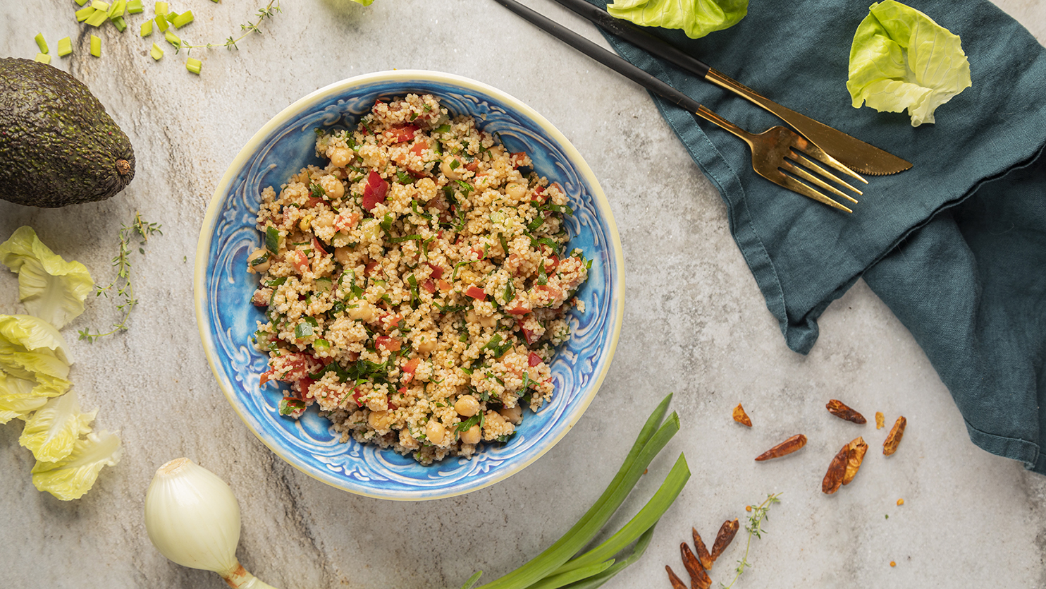 Tabbouleh z ogórkiem i pomidorem