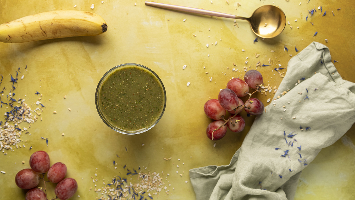 Zielone smoothie jarmuż, ogórek, jabłko i banan