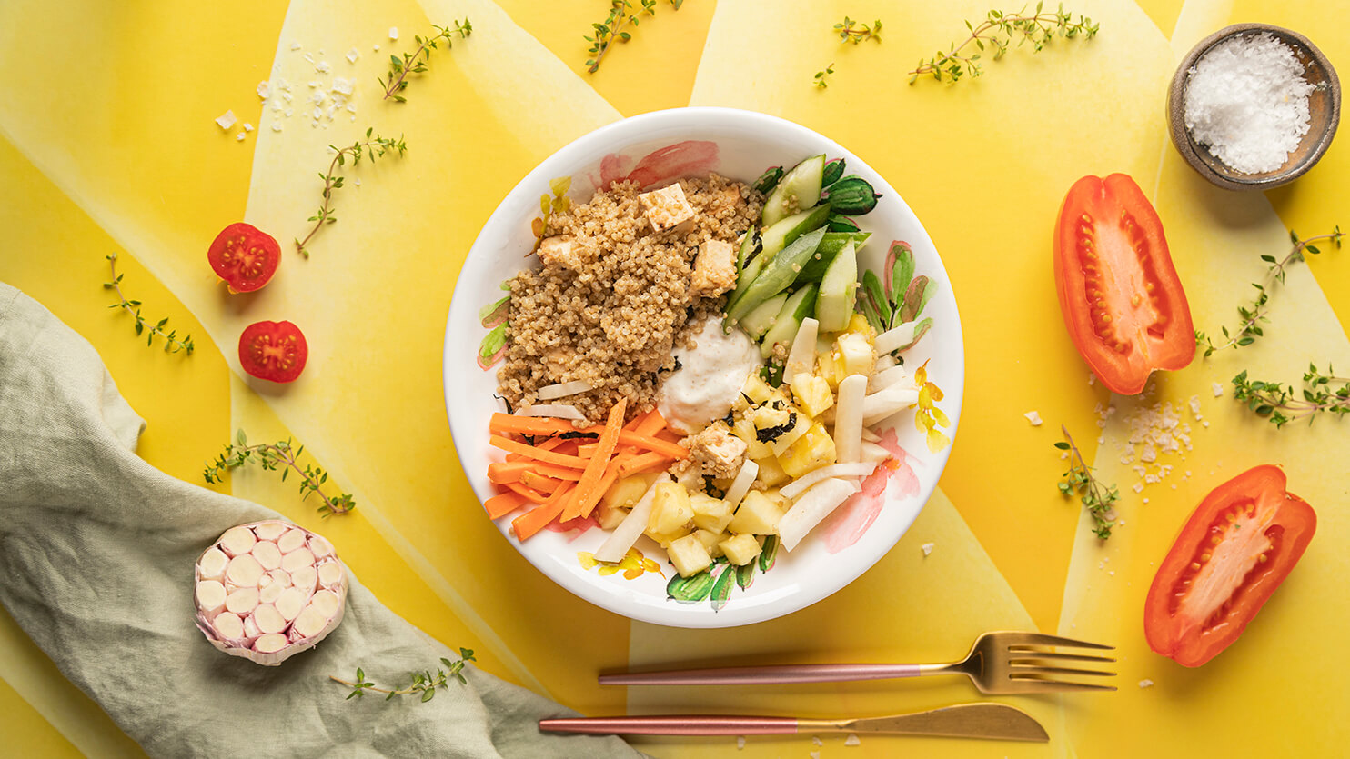 Buddha bowl z wędzonym tofu