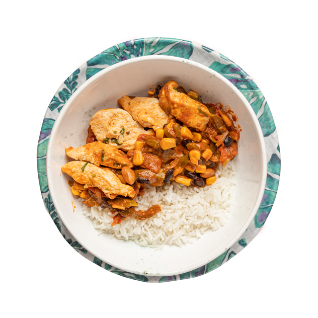 Fajitas z kurczakiem, ryżem, fasolą i zieloną papryką na parze