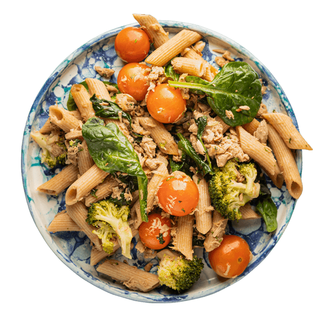 Makaron penne z tuńczykiem, szpinakiem i pomidorkami koktajlowymi