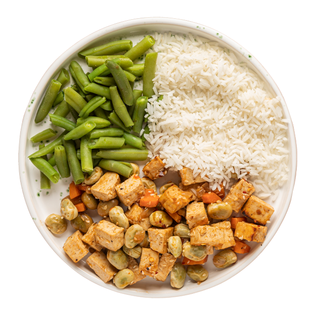 Bób z tofu po koreańsku z ryżem i fasolką szparagową