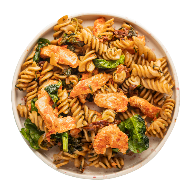Makaron fusilli z indykiem, suszonymi pomidorami i szpinakiem