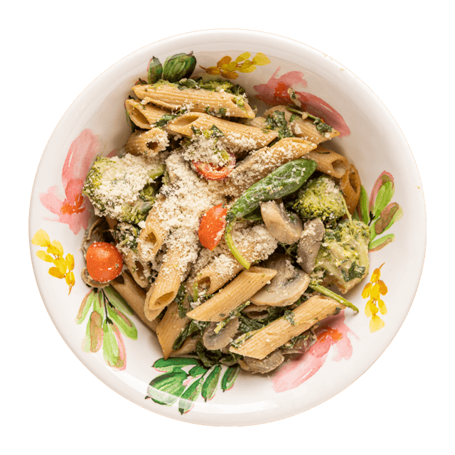 Makaron penne z pieczarkami i szpinakiem w sosie śmietanowym