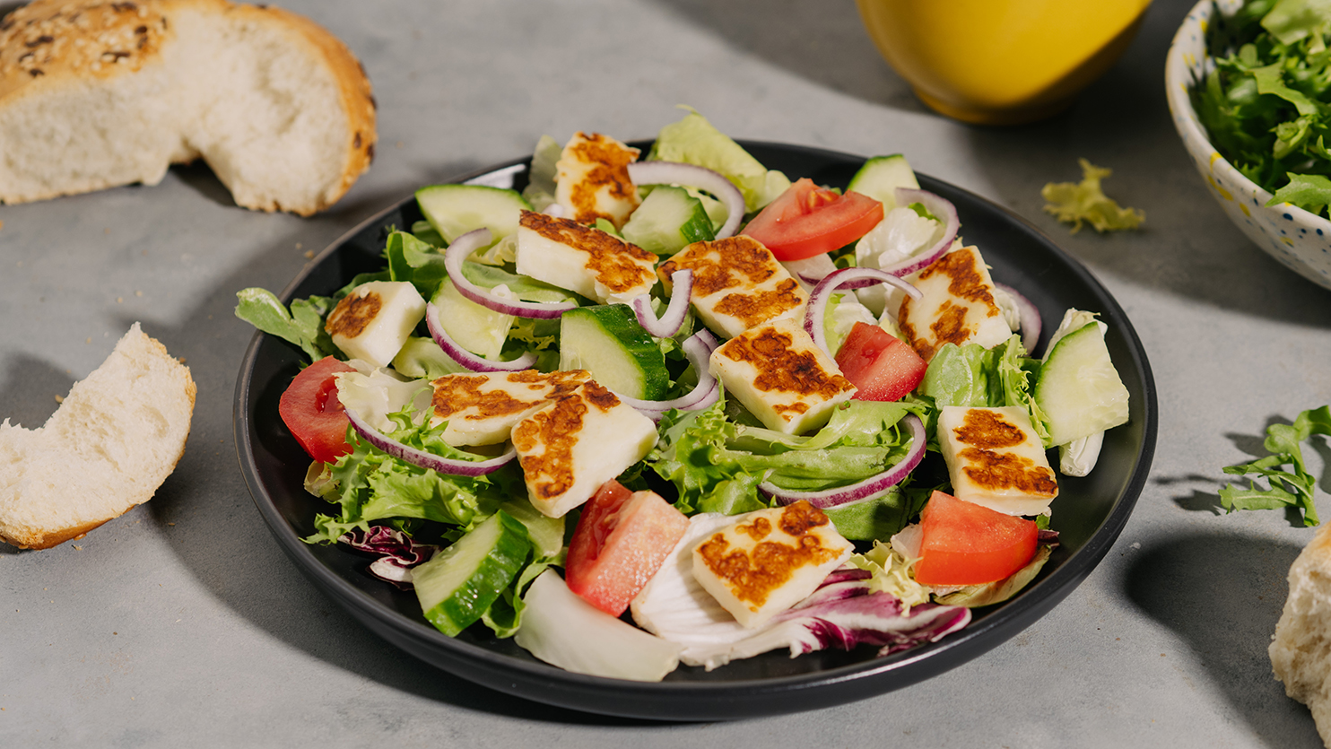 Sałatka z grillowanym halloumi