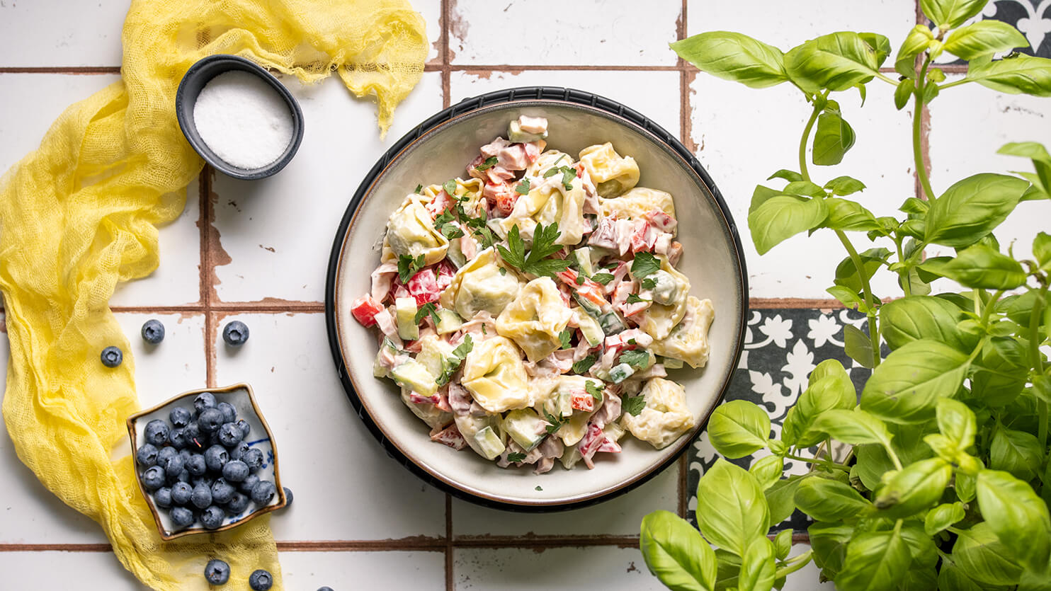 Sałatka z tortellini z kurczakiem