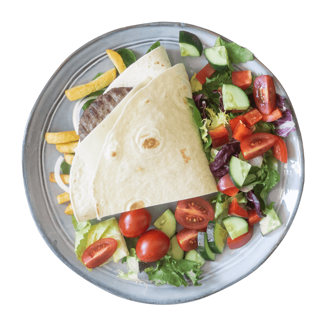 Tortilla z domowymi frytkami, drobiowym burgerem i sałatką