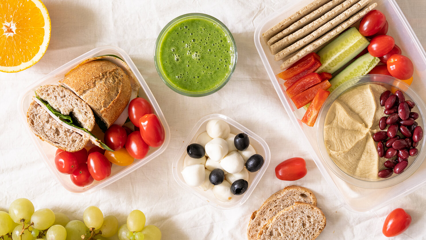 Lunchbox kanapka z szynką i zielone smoothie